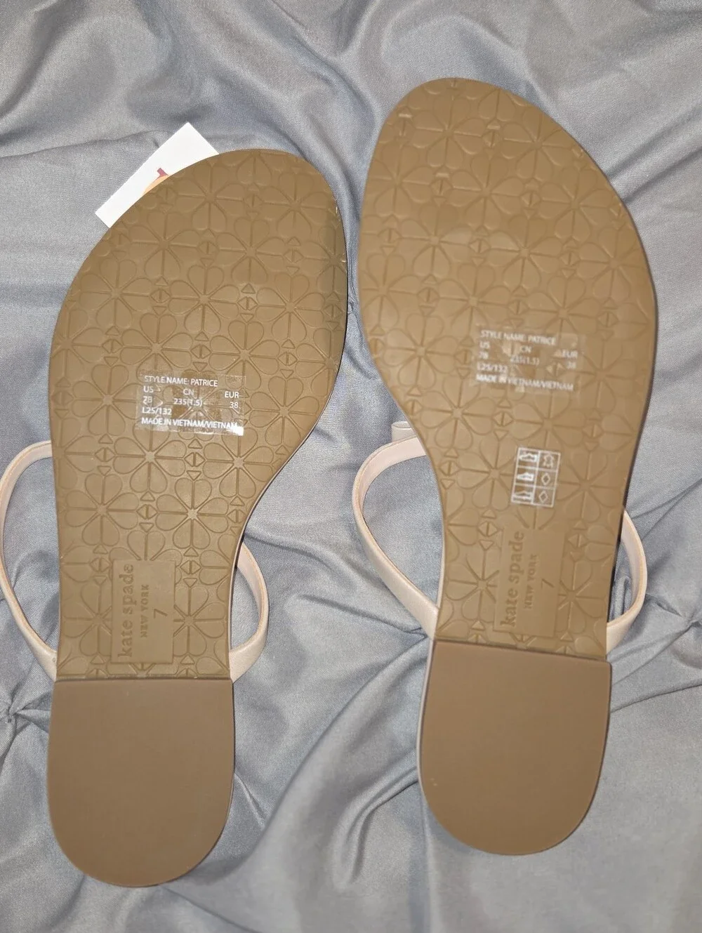 NWT- kate spade Pinkish Cream Leather Thong Sandals With Bow Accent Size: 7
